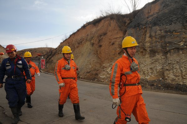 陜煤建設(shè)掘進公司：加強一通三防管理確?！鞍偃瞻踩?></div>
                                <div   id=