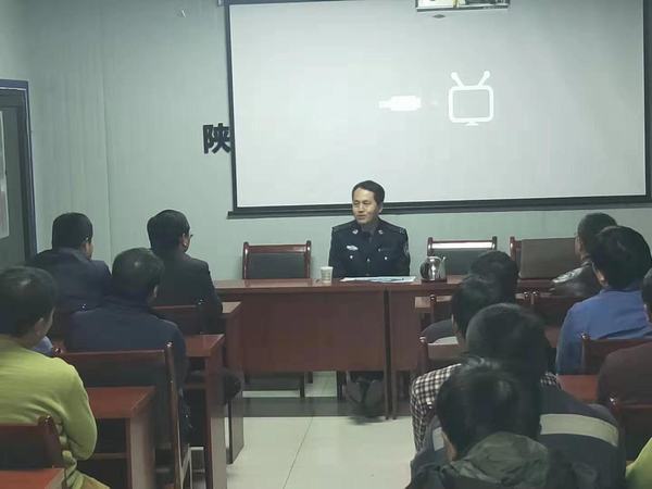 陜煤建設(shè)韓城分公司安裝三項(xiàng)目部邀請(qǐng)“大咖”開(kāi)展普法知識(shí)講座活動(dòng)