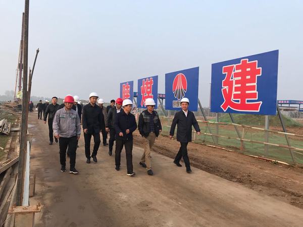 渭南市常務(wù)副市長楊武民、開沃新能源汽車集團(tuán)副董事長丁星勝一行現(xiàn)場推進(jìn)渭南南京金龍項目建設(shè)