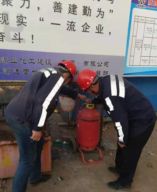陜煤建設(shè)洗選煤運(yùn)營(yíng)公司安裝第五項(xiàng)目部：“居安思?！痹鷮?shí)做好冬季三防工作