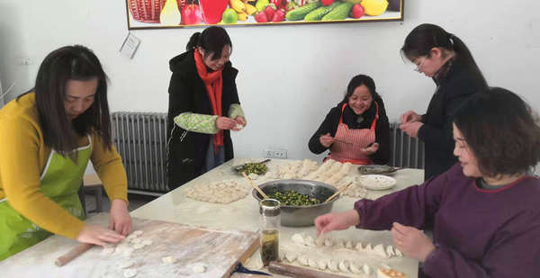 建設(shè)集團各單位冬至餃子香 情濃聚一堂