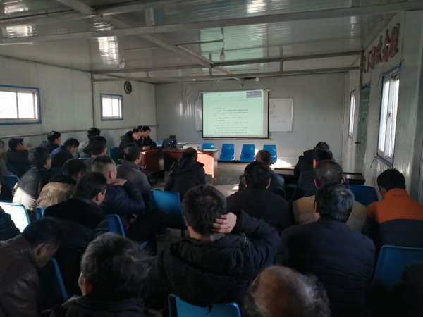 陜煤建設(shè)掘進公司:檸條塔項目部新年標準學(xué)習(xí)忙