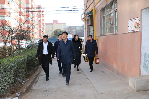 公司領(lǐng)導(dǎo)春節(jié)前夕走訪慰問困難職工