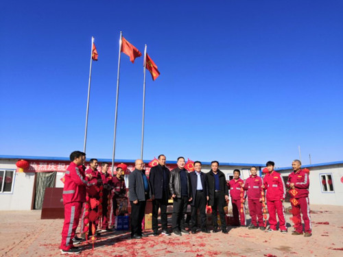 王明智、王寧春節(jié)看望慰問一線職工