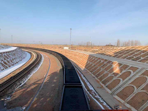 陜煤建設機電安裝公司曹家灘項目部創(chuàng)產品煤裝車新高度