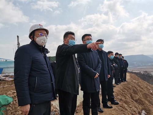 彬州市委書記鐘偉、副市長馮永勝蒞臨銀西高鐵彬州東站前廣場項目現場檢查推進復工工作