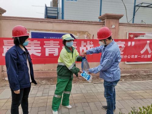 學(xué)雷鋒、展風(fēng)采，爭做最美青年“戰(zhàn)疫人”