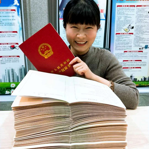 陜煤建設(shè)公司:江南世紀(jì)城小區(qū)成為商洛首家擁有產(chǎn)權(quán)車位小區(qū)