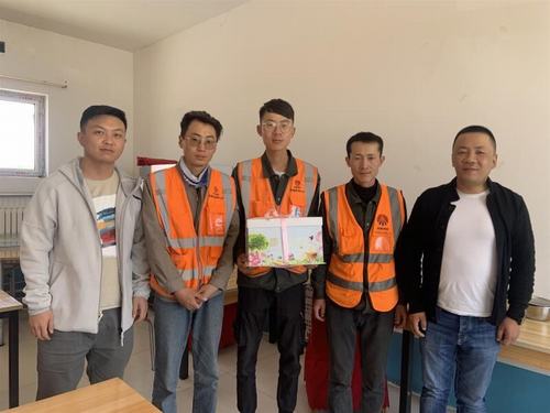 陜煤建設銅煤公司第十六項目部為職工舉辦“不負韶華時光，愛與責任同行”月度主題生日會