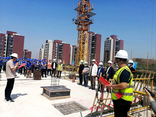 陜煤建設(shè)公司:藍山水岸南區(qū)住宅項目主體全部順利封頂