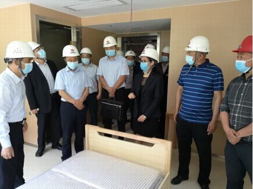 陜煤實業(yè)集團(tuán)董事長胡守平、總經(jīng)理劉文蒞臨西煤機(jī)養(yǎng)老院項目部檢查指導(dǎo)工作