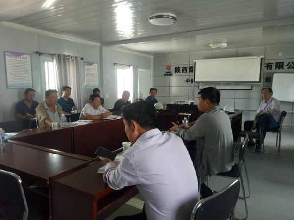 中儲糧項目指揮部技術(shù)總工牛茂盛蒞臨陜煤建設(shè)天工公司承建的中儲糧項目部指導(dǎo)工作