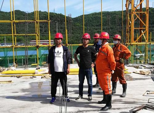 雙龍煤業(yè)公司領導蒞臨咸陽分公司雙龍項目部檢查指導工作