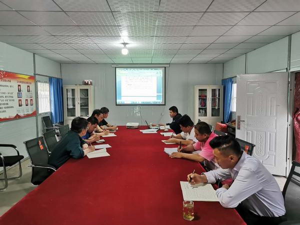 陜煤建設(shè)韓城分公司土建十二項(xiàng)目部開展“黨課我來講”活動