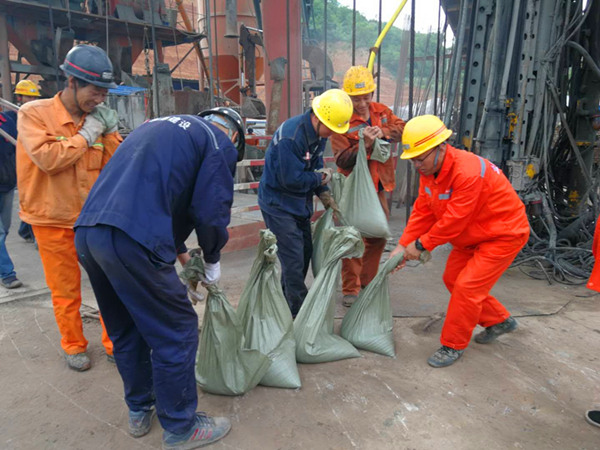 陜煤建設(shè)礦建三公司崔木項(xiàng)目部：不懼風(fēng)雨，聞“汛”而動(dòng)