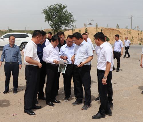 榆林市副市長張勝利蒞臨路橋分公司靖神鐵路項目部現場調研征地拆遷工作