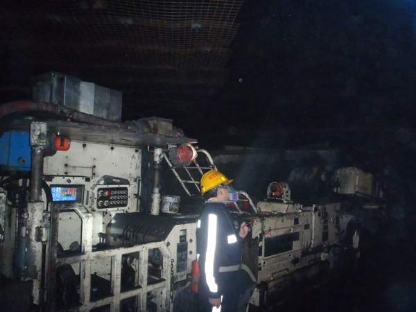 陜煤建設(shè)掘進(jìn)公司：14部系統(tǒng)！8000米運距！鐵軍再次攻堅克難