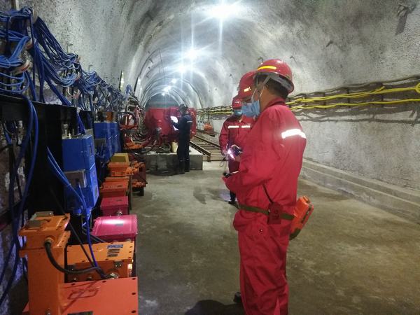 陜煤建設礦建二公司開展頂板管理專項檢查