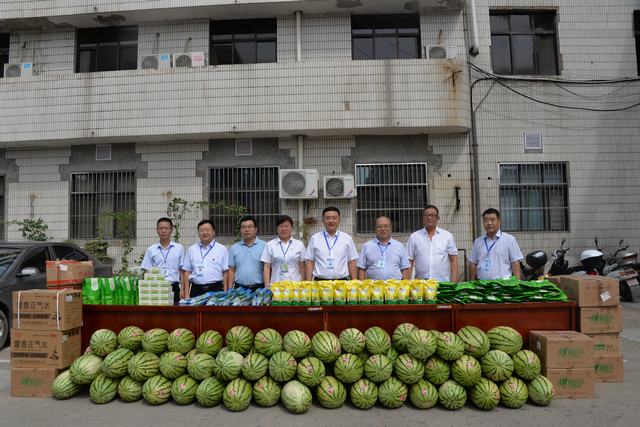 韓城礦業(yè)黨委副書記、工會主席申峰一行蒞臨陜煤建設(shè)韓城分公司慰問