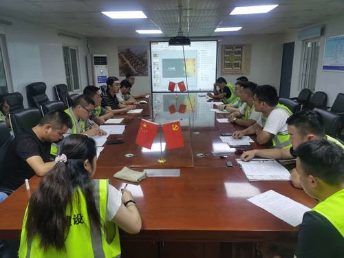 陜煤建設(shè)銅煤公司第十五項(xiàng)目組織召開(kāi)“有夢(mèng)想，敢拼搏”青年員工主題座談會(huì)