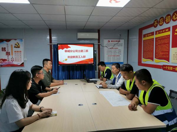 陜煤建設(shè)韓城分公司土建二項(xiàng)目部“盛宴”款待新入職大學(xué)生