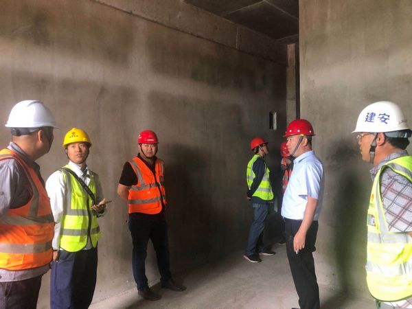 陜煤建設(shè)天工公司承建的榆林化學(xué)2#宿舍順利通過主體驗(yàn)收