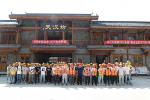 陜西理工大學(xué)百余學(xué)生走進天漢坊項目工地觀摩學(xué)習(xí)