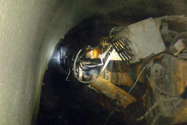 陜煤建設(shè)礦建三公司雙龍項(xiàng)目部二盤區(qū)輔助運(yùn)輸巷與10#聯(lián)絡(luò)巷順利貫通