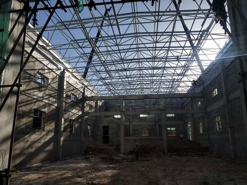 大佛寺煤礦木盤川風井黃泥灌漿站鋼結構網架吊裝順利完成