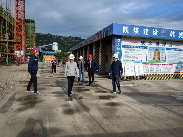 楊讓順深入大佛寺礦新增生產(chǎn)生活設(shè)施項目工程檢查指導工作