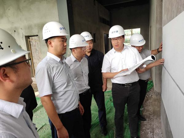 西安灃東國(guó)際車(chē)城發(fā)展有限公司總經(jīng)理王濤深入陜煤建設(shè)天工公司施工現(xiàn)場(chǎng)慰問(wèn)指導(dǎo)工作