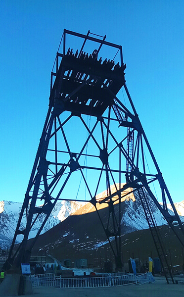 陜煤建設礦建三公司天山項目部Ⅵ型井架安裝工作圓滿完成