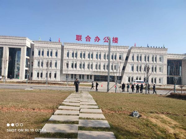 陜煤建設(shè)天工公司承建的小保當(dāng)?shù)V聯(lián)合建筑工程順利通過(guò)竣工驗(yàn)收