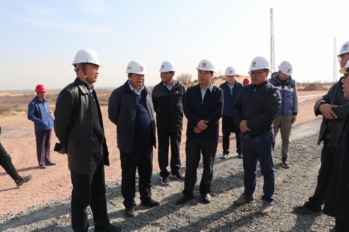 陜西鐵路物流集團(tuán)副總經(jīng)理李博一行深入靖神鐵路項目部檢查指導(dǎo)