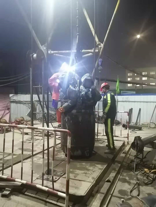 陜煤建設機電安裝公司西卓項目部提前21天完成主井井筒裝備安裝