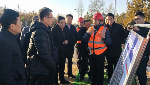 榆林市政協副主席、政府秘書長、科創(chuàng)新城管委會主任趙志平一行蒞臨科創(chuàng)新城市政一期工程N1項目指導工作