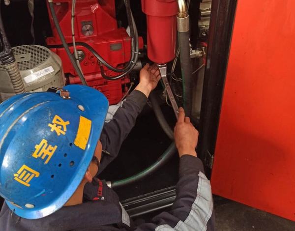 陜煤建設(shè)洗選煤運營公司紅柳林洗煤廠項目部： 年節(jié)生產(chǎn)穩(wěn)運轉(zhuǎn) 養(yǎng)護設(shè)備出新招