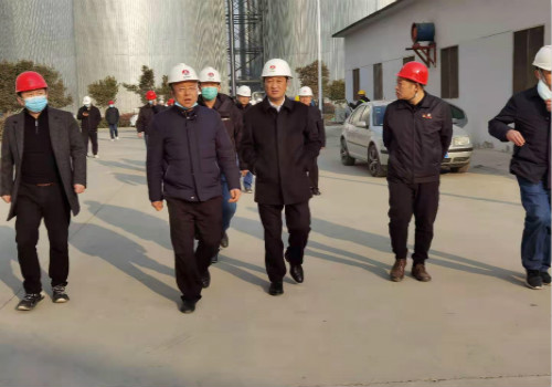 神渭管道董事長(zhǎng)李冰一、副總經(jīng)理王東民、建設(shè)集團(tuán)總經(jīng)理王明智等人蒞臨神渭管道輸煤項(xiàng)目富余煤漿應(yīng)用工程開(kāi)展春節(jié)慰問(wèn)暨春季攻堅(jiān)活動(dòng)