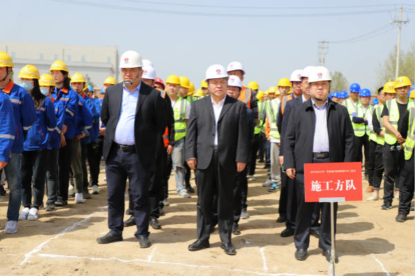 寧興剛、王寧應(yīng)邀參加漢中市項(xiàng)目簽約暨集中開(kāi)工儀式