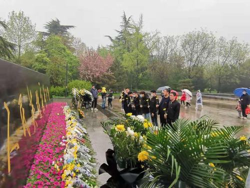 陜煤建設(shè)銅煤公司第二項(xiàng)目部黨支部開(kāi)展“緬懷革命先烈、重溫革命歷史”主題黨日活動(dòng)