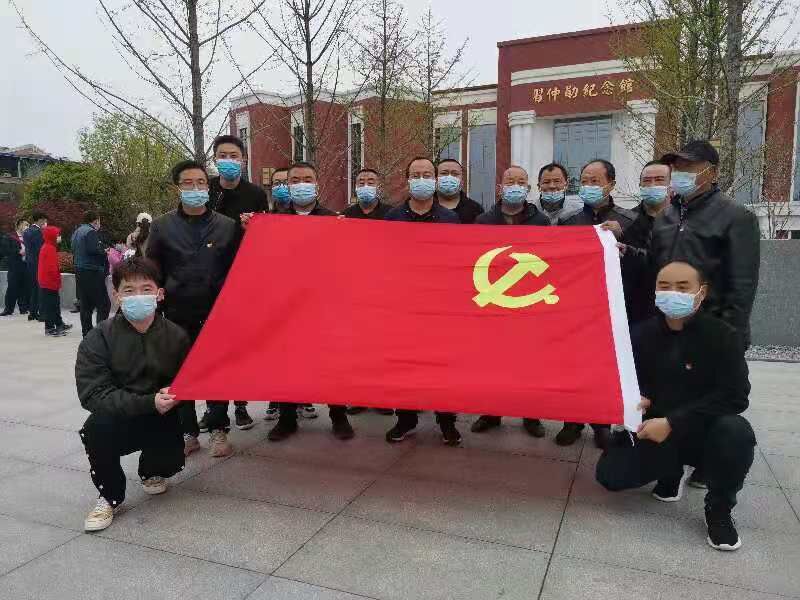 陜煤建設(shè)天工公司土建第十二黨支部開(kāi)展“祭掃烈士陵園，緬懷革命先烈”主題黨日活動(dòng)