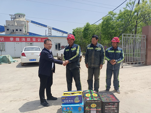 陜煤建設(shè)機(jī)電安裝公司深入一線慰問(wèn)鼓干勁