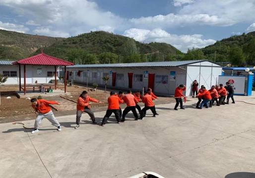 陜煤建設(shè)天工公司安裝一部舉行“慶五一、迎五四”拔河比賽
