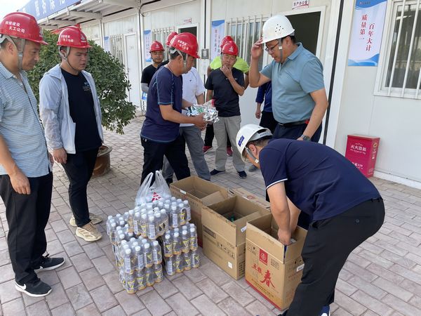 陜煤建設(shè)天工公司“消暑有良策”絲絲涼意入心扉