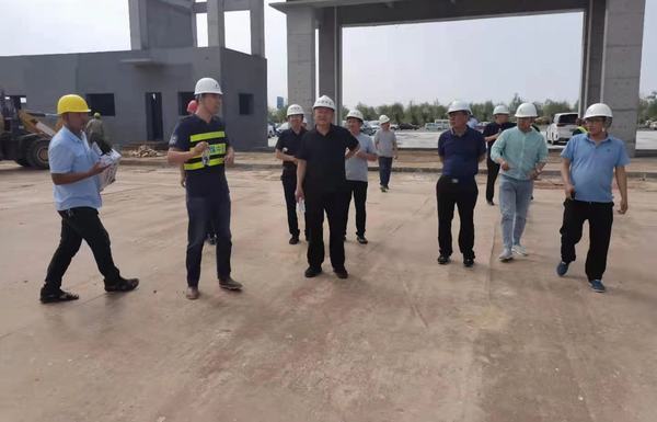 榆林市住建局局長雷亞成蒞臨榆林公司承建的榆林市民兵訓練基地項目檢查指導工作