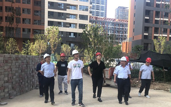 陜西煤業(yè)化工實業(yè)集團有限公司黨委副書記、總經(jīng)理劉文一行到藍山水岸項目進行調研