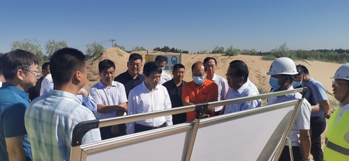 榆林市委副書記張勝利蒞臨陜煤建設路橋分公司靖神鐵路項目指導調(diào)研征拆工作