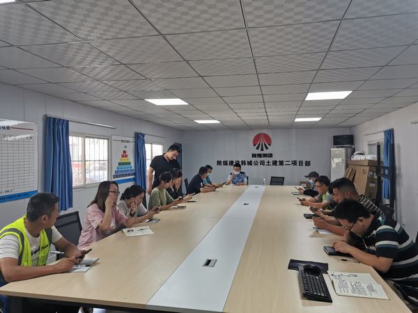 陜煤建設韓城分公司土建二項目部開展“警企攜手，全民反詐”宣傳活動