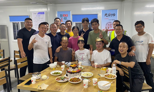 陜煤建設咸陽分公司項目部集體過生日，親情化管理“放光芒”