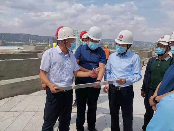 彬州市市長陳加寶蒞臨陜煤建設咸陽分公司銀西高鐵彬州站前廣場項目調(diào)研指導